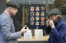 6 Fakta Unik Onigiri,...