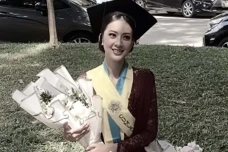 Viral! Perempuan Lulusan...