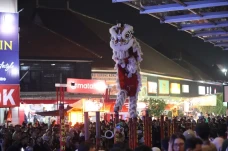 Atraksi Barongsai Hibur...