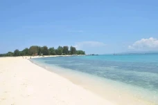 7 Pantai Pasir Putih...