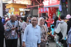 Menteri Ketenagakerjaan...