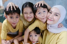 Zaskia Adya Mecca Ajarkan...