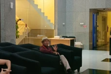 Dahlan Iskan Penuhi...