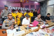 Terungkap! Profesi Anggota...