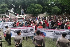 KPK Diminta Tangkap...