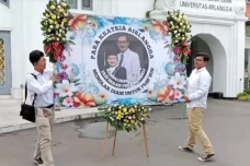 Rektor Unair Berpotensi...
