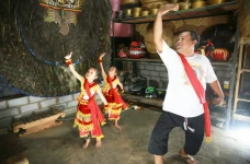 Kiprah Sanggar Murtitomo,...