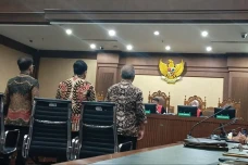 Profil Rianto Adam Pontoh,...