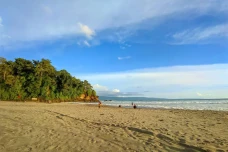 7 Rekomendasi Pantai...
