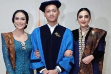 Krisdayanti Menitikkan...