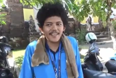 Viral Juru Parkir di...