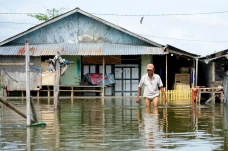 Banjir Terjang Gorontalo,...