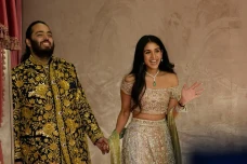 Anant Ambani Habiskan...
