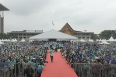 Puluhan Ribu Masyarakat...