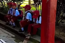 Viral! Kisah Haru Siswa...