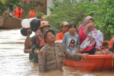 Banjir dan Longsor Kepung...