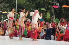 Kebaya Goes To Campus...