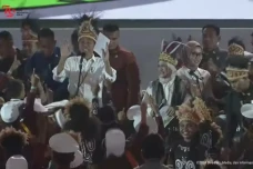 Momen Jokowi Kasih Kuis...