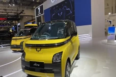 Perbandingan Wuling...