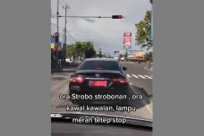 Viral Mobil Sri Sultan...