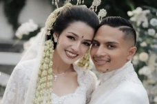 Intip Pernikahan Intimate...