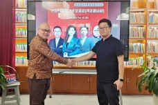 Dua Mahasiswi China...