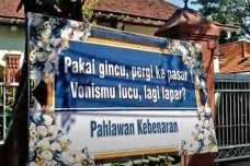 Karangan Bunga Sindiran...