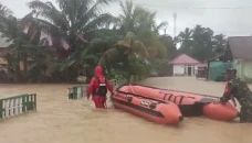 Hujan Deras, Ratusan...