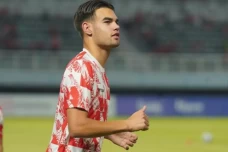4 Foto Jens Raven, Striker...
