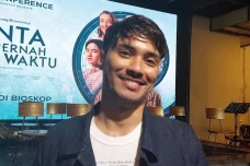 Dibintangi Refal Hady,...