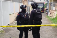Densus 88 Geledah Rumah...