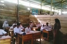 Viral Siswi SMP Kirim...