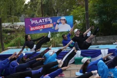 Seakan Tak Kapok, Zita...