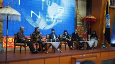 Dian Sastrowardoyo Sutradarai...