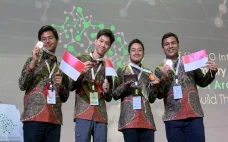 Top! Tim Pelajar Indonesia...