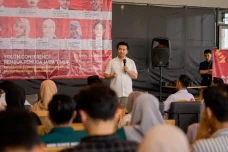 Emil Dardak Tingkatkan...