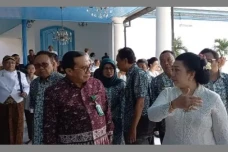 Pintu Kori Kamandungan...