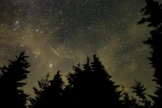 Saksikan Hujan Meteor...