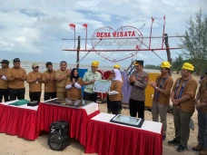 Kunjungi Pantai Nipah-Nipah,...