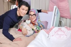 Persalinan Syahrini...