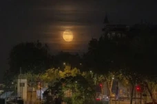 Mengenal Bulan Biru,...