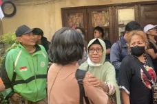 Tangis Warga Korban...