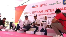Sepatu untuk Anak Bangsa,...