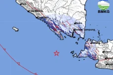 Gempa Dangkal M4,9 Guncang...