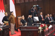 7 Baju Adat Jokowi saat...