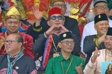 Ridwan Kamil Kenakan...