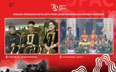 Jokowi Kenakan Pakaian...