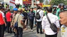 Ojek Online dan Sopir...