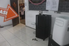 Gudang Distributor Es...