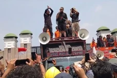 Aksi Kawal Putusan MK,...